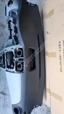 Dacia Sandero Torpido çıkma parça