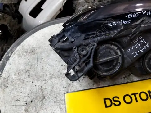 Opel Insignia Sol Ön Far 2017-2020 çıkma parça