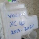 2017-2021 VOLVO XC40 CAM SU BİDONU