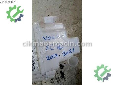 Volvo XC40 Cam Suyu Deposu çıkma parça