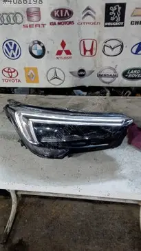 Opel Crossland Sağ Ön Far 2017-2022 çıkma parça