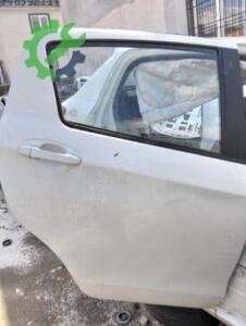 2017 Toyota Yaris beyaz sağ arka kapı
