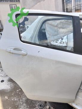 Toyota Yaris Sağ Arka Kapı çıkma parça