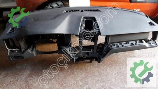 Volvo XC60 Torpido çıkma parça