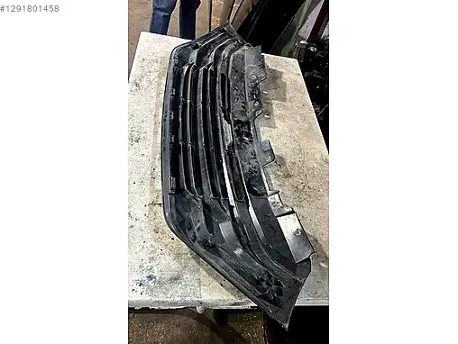 IVECO Ön Panjur çıkma parça