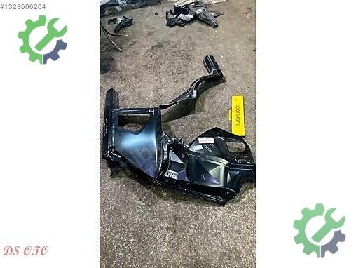Infiniti Q30 Sağ Arka Çamurluk çıkma parça
