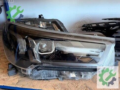Toyota Hilux Sağ Ön Far çıkma parça