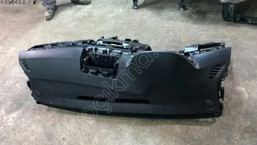 Dacia Sandero Torpido çıkma parça