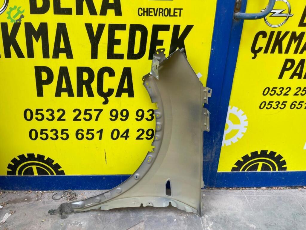 Opel Grandland Sağ Ön Çamurluk çıkma parça