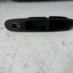 FİAT PUNTO EVO SAĞ ÖN KAPI CAM AÇMA ANAHTARI VE ÇERÇEVESİ