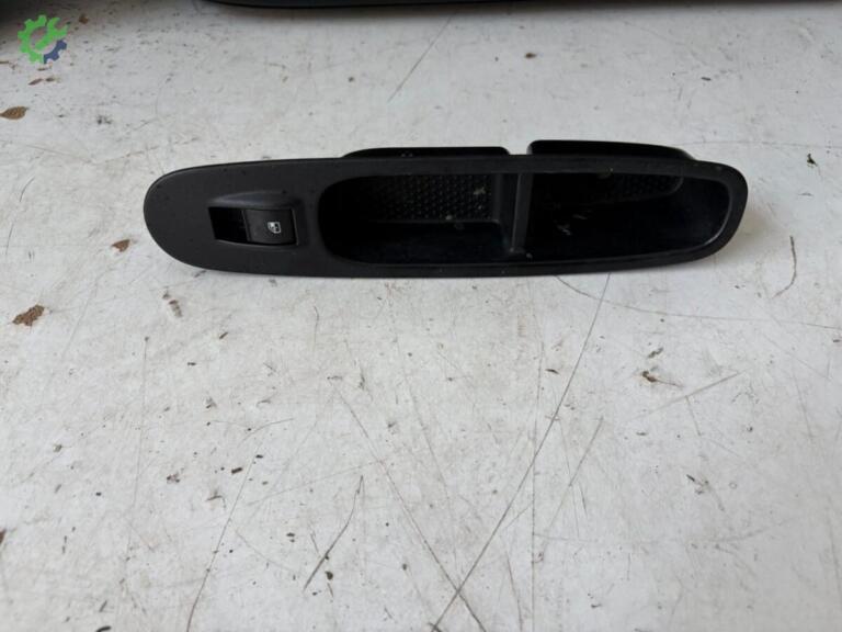 Fiat Punto Cam Açma Anahtarı çıkma parça