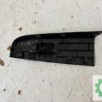 FORD TOURNEO COURİER SAĞ ÖN KAPI CAM AÇMA ANAHTARI VE ÇERÇEVESİ