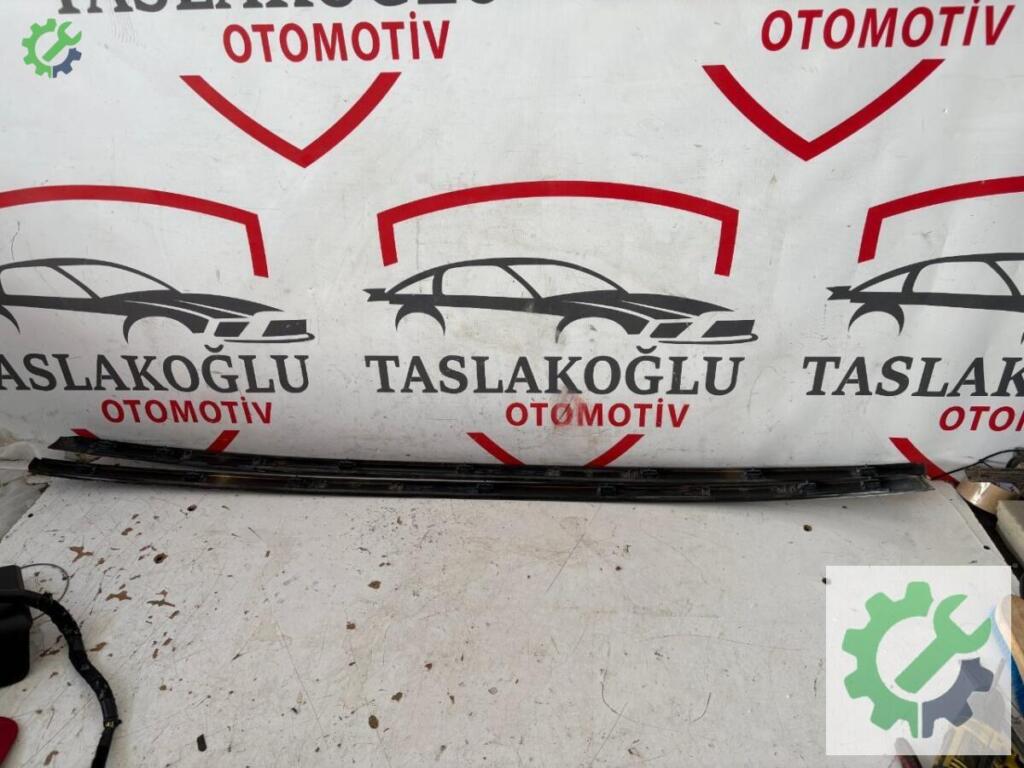 Opel Corsa Tavan Çıtası çıkma parça