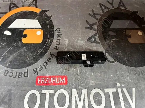 Renault Clio Flaşör Düğmesi 283E85533R çıkma parça