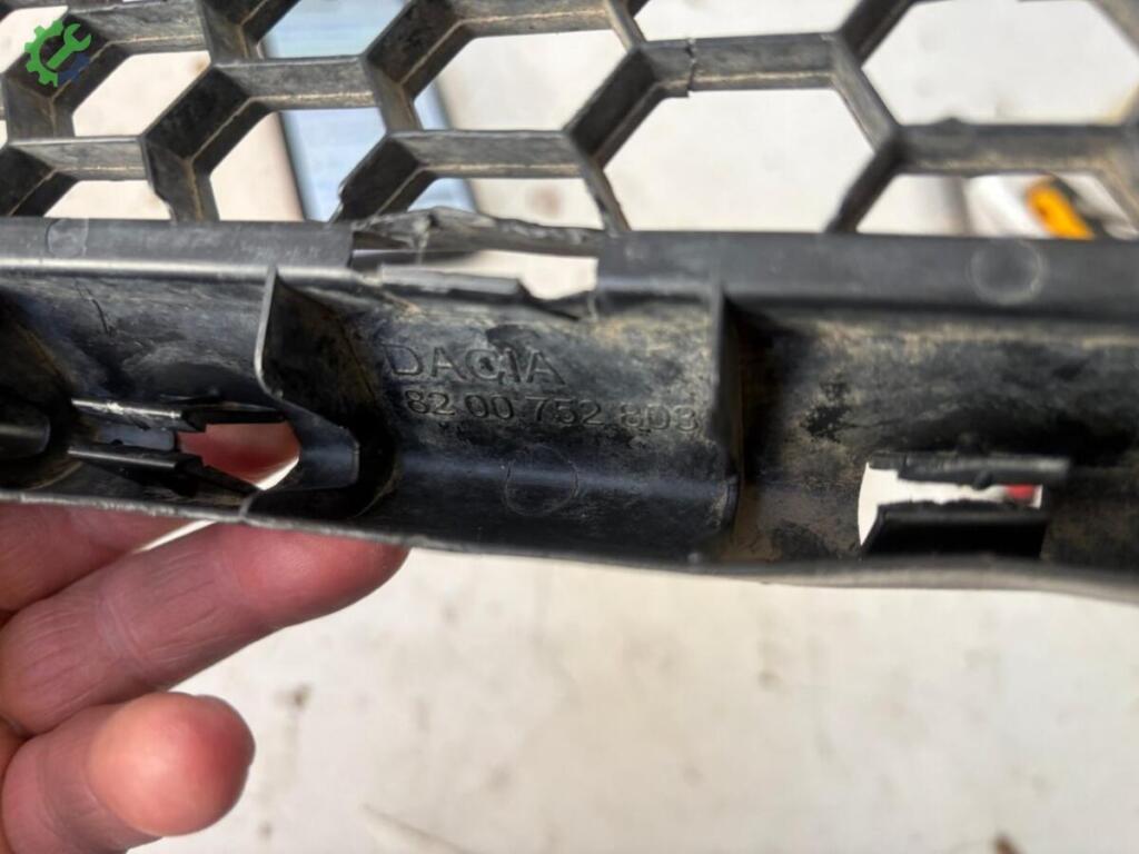 Dacia Logan Tampon Izgarası 8200752803 çıkma parça