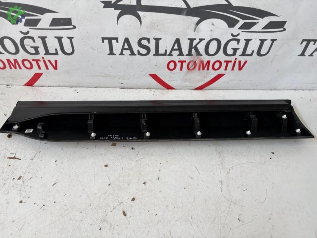 Toyota Corolla Cross Kapı Çıtası 7573216730 çıkma parça