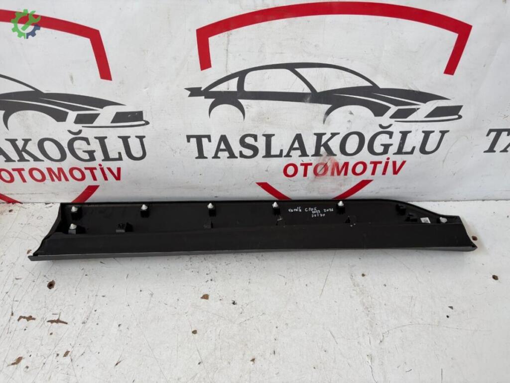 Toyota Corolla Cross Kapı Çıtası 7573216730 çıkma parça