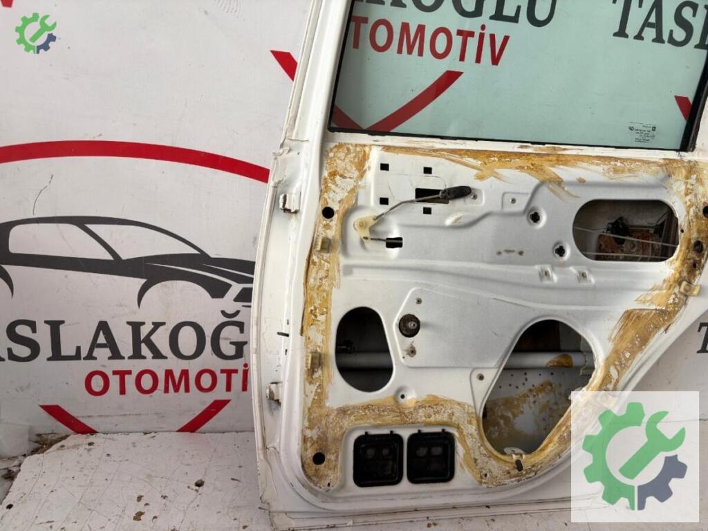 Opel Corsa Sağ Arka Kapı çıkma parça