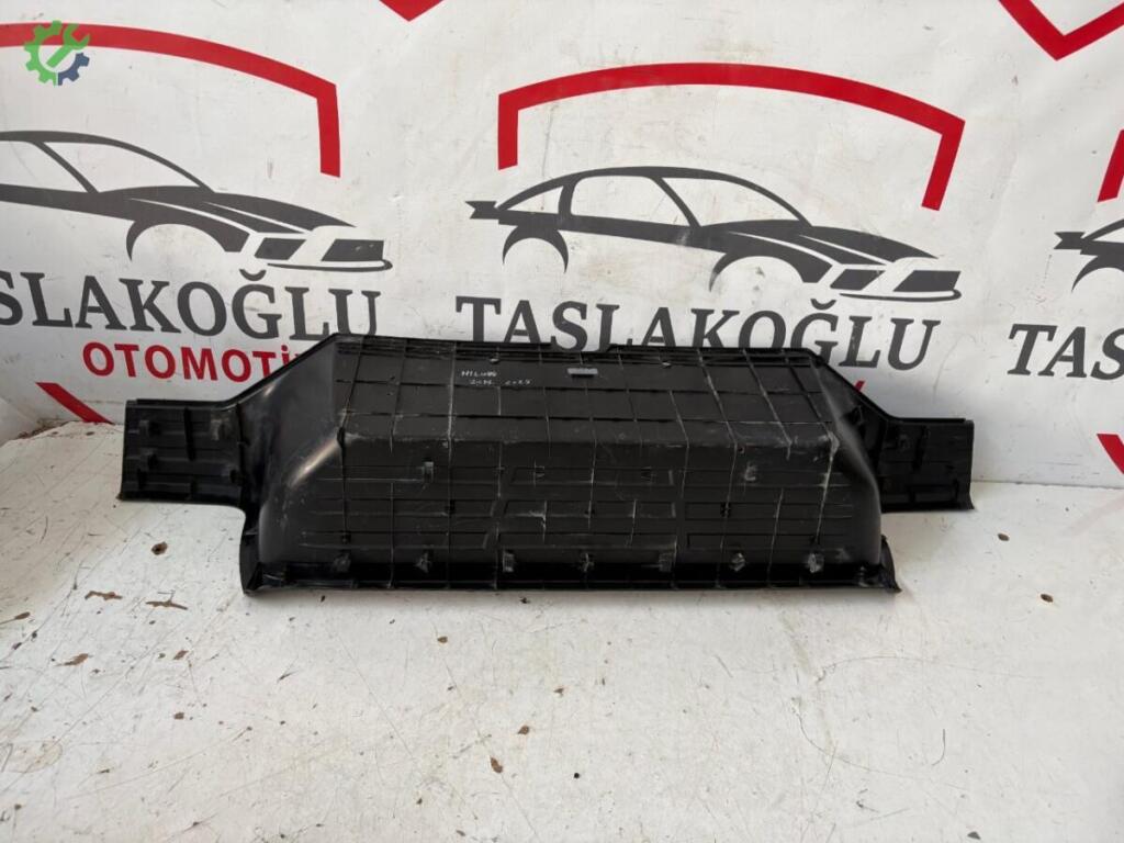Toyota Hilux Arka Tampon çıkma parça