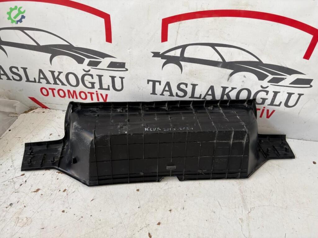 Toyota Hilux Arka Tampon çıkma parça