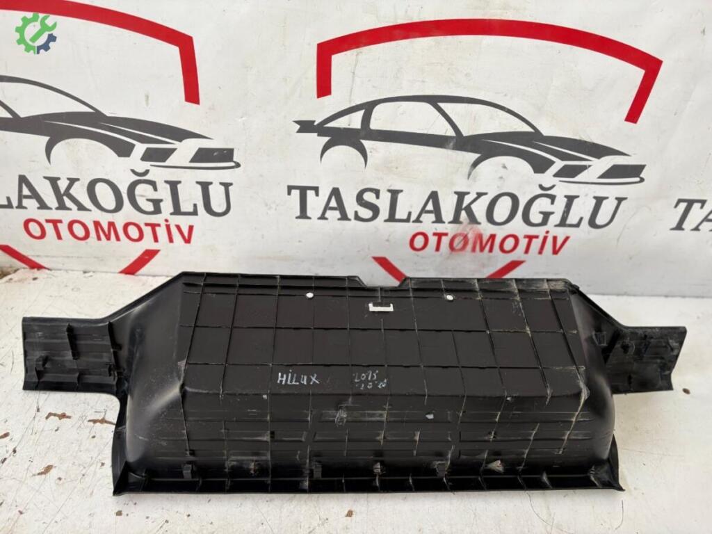 Toyota Hilux Arka Tampon çıkma parça