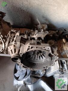 Volkswagen golf iki bin on yedi model. Bir altı ay.
