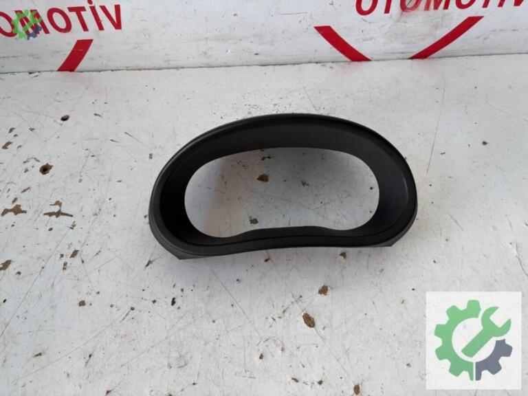 Opel Corsa Gösterge Çerçevesi çıkma parça