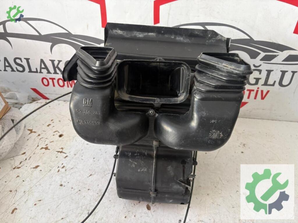 Opel Corsa Kalorifer Kutusu çıkma parça