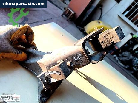Suzuki Liana Motor Bağlantı Braketi çıkma parça