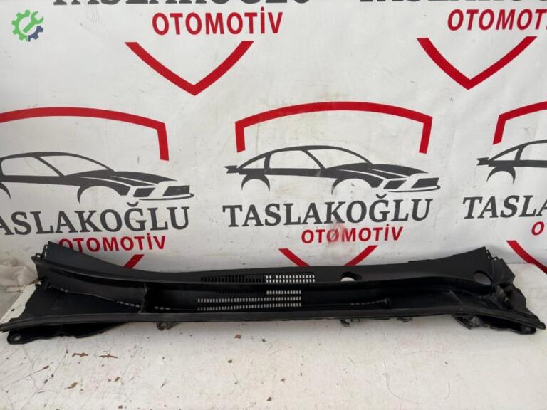 Toyota Corolla Ön Cam Izgarası çıkma parça