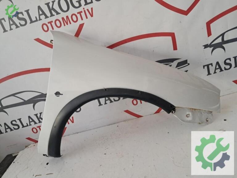 Opel Corsa Sağ Ön Çamurluk çıkma parça