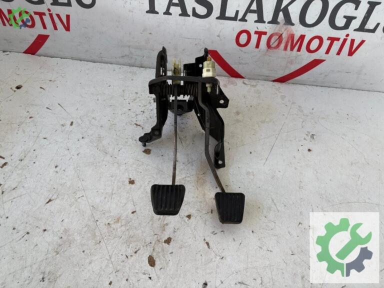 Opel Corsa Pedal çıkma parça