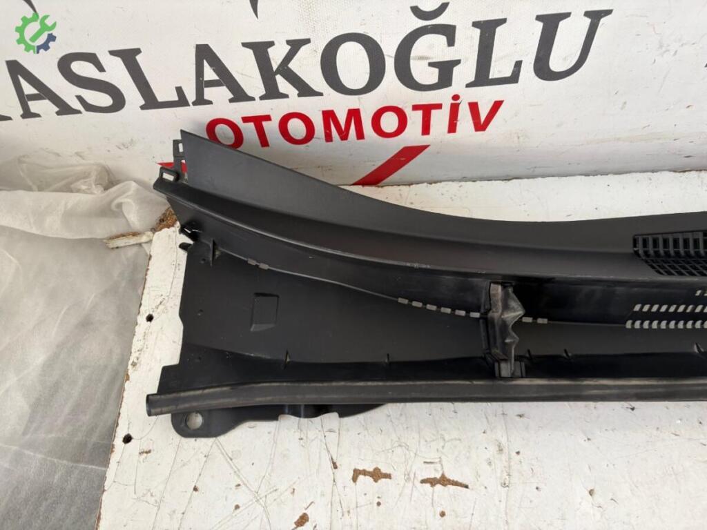 Toyota Corolla Ön Cam Izgarası 5578302310 çıkma parça