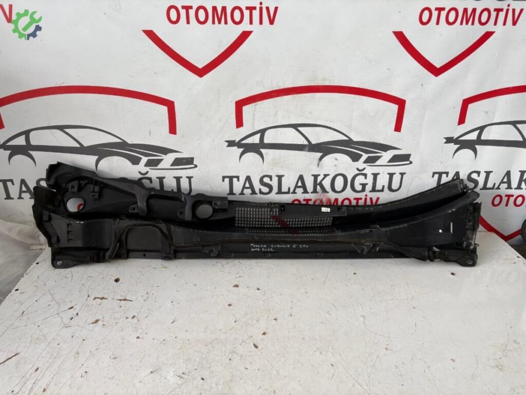 Toyota Corolla Ön Cam Izgarası 5578302310 çıkma parça