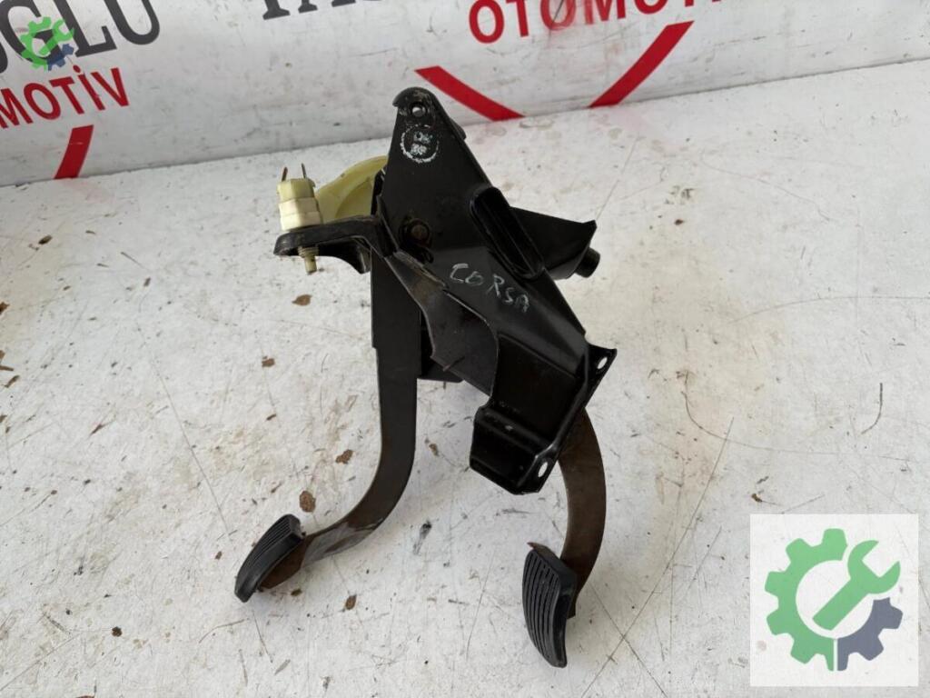 Opel Corsa Pedal çıkma parça