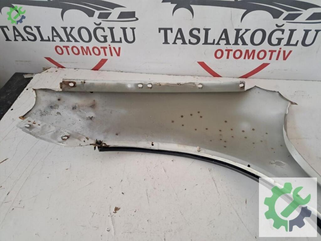 Opel Corsa Sağ Ön Çamurluk çıkma parça