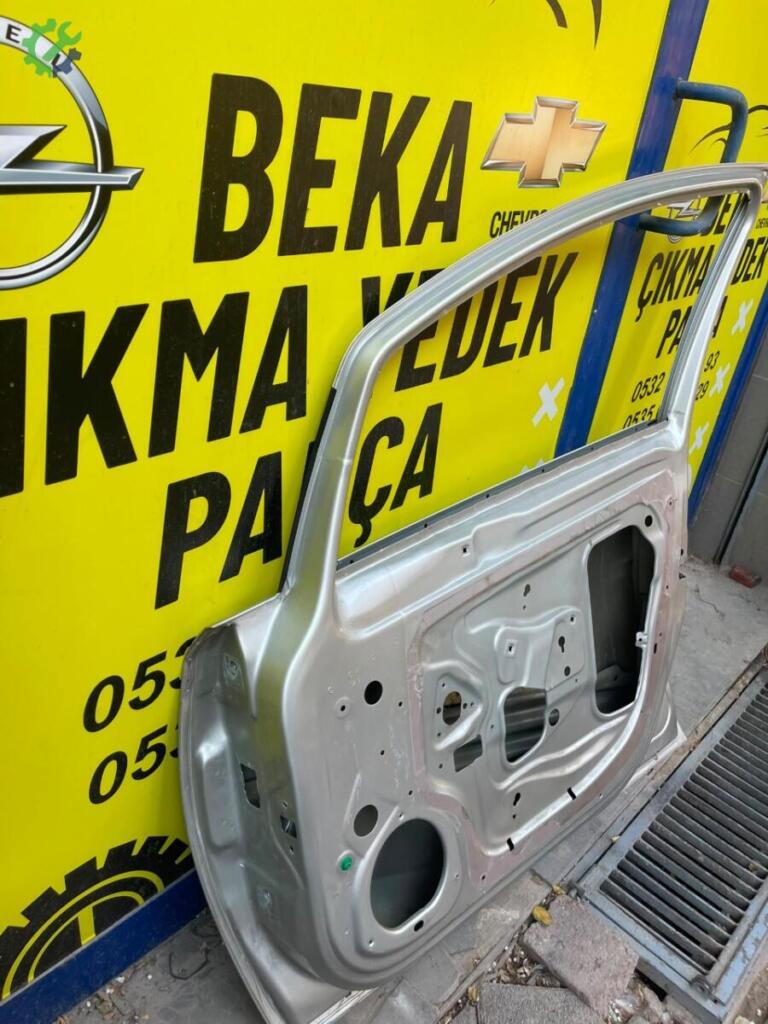 Opel Corsa Sağ Ön Kapı çıkma parça