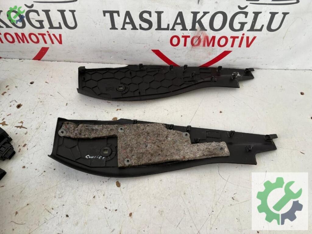 Ford Tourneo Courier Orta Konsol çıkma parça
