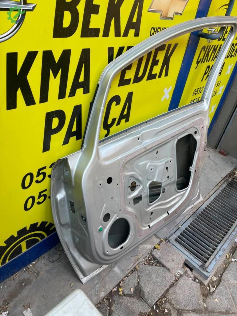 Opel Corsa Sağ Ön Kapı çıkma parça