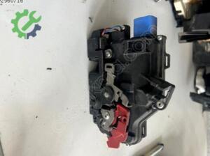 7L0 839 016 D golf 5 jetta sağ arka kapı kilidi