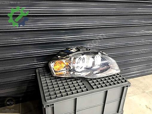 Audi A4 Sağ Ön Far 8E0941030AS çıkma parça
