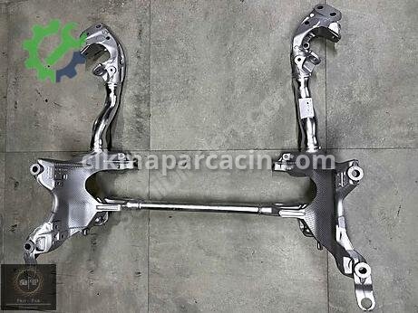 Audi A4 Travers çıkma parça