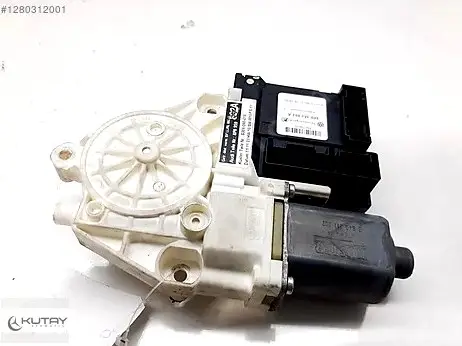 Audi A3 Ön Cam Motoru çıkma parça