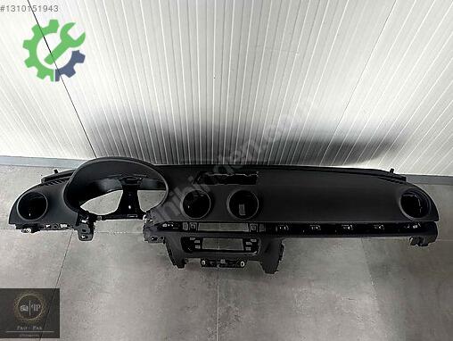 Audi A3 Torpido 8V1857001 çıkma parça