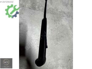 8V3955407 AUDİ A3 ARKA SİLECEK KOLU KOMPLE ORJİNAL