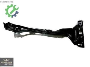 8W0821136C Audi A4 Çamurluk Bağlantı Sacı Braketi ÖN SAĞ