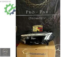 8W6941039 8W6941040 AUDİ A5 SAĞ SOL FAR SIFIR BEYİNLERİ ÜZERİNDE