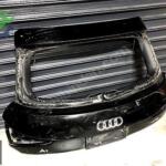 8X4827023B AUDİ A1 BAGAJ KAPAĞI SİYAH