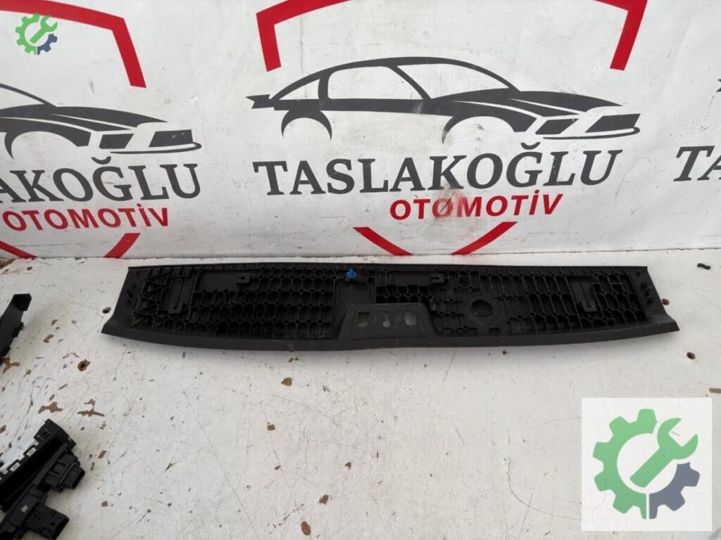Ford Tourneo Courier Eşik Bakaliti çıkma parça