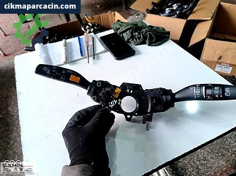 Hyundai Bayon Sinyal Kolu çıkma parça